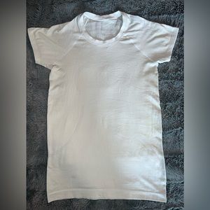 Lululemon white T-shirt size 6